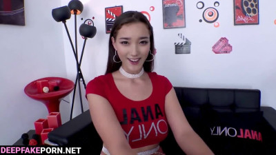 IU likes anal and deepthroating a big dick