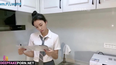 Shy teen Ouyang Nana (欧阳娜娜 真假) wants to try hard fuck - real fake