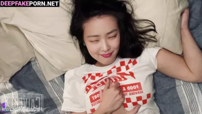 He doing something dirty at the bottom of her belly, ai Jennie 제니 블랙핑크