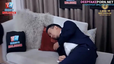 Famous whore is going to suck his cock / Liu Yan (柳岩 充满激情的性爱) face swap