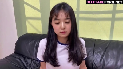 Japanese lady waiting for sex on the sofa インターネットの有名人 フェイクポルノ