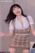 Fake babe Zhou Shuyi dancing and dreaming about dick / 周淑怡 性爱场面