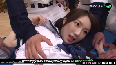 Schoolgirl loves attention of men - Taeyeon adult video / 少女時代 セックステープ